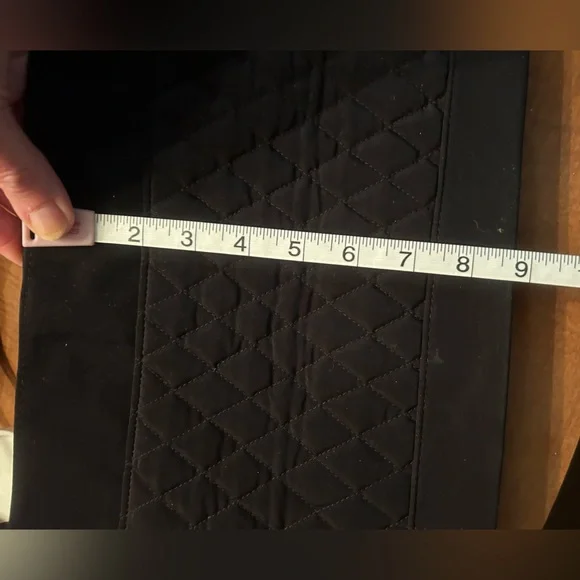 Vera Bradley quilted cloth handbag purse. Double handles 2 inside zipper pockets - Picture 9 of 10